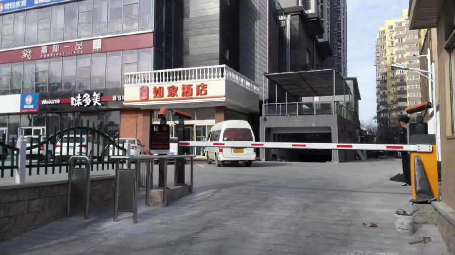 牡丹園仰源大廈——二進(jìn)二出車牌識(shí)別系統(tǒng)