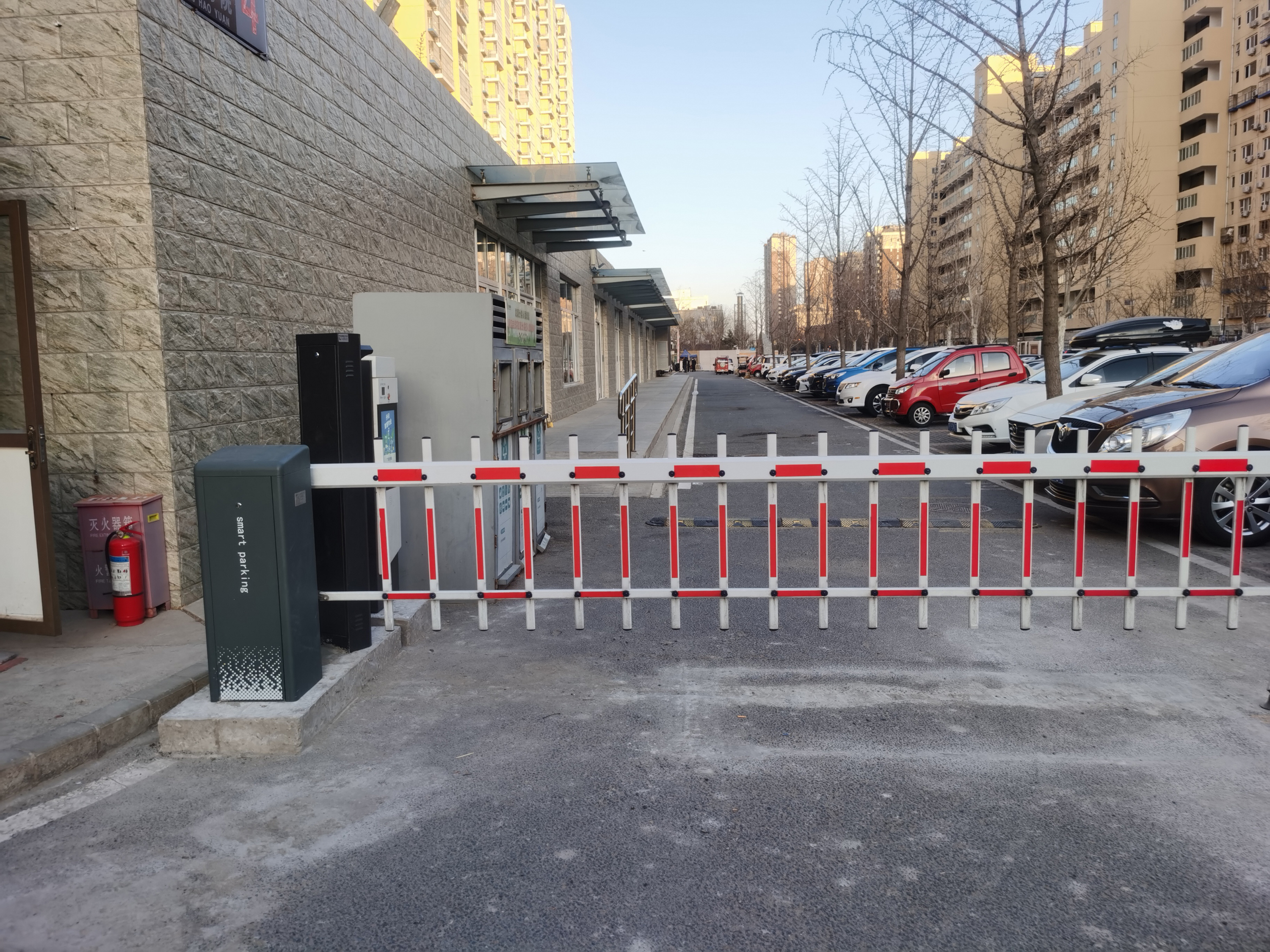 北京白盆窯底商停車場